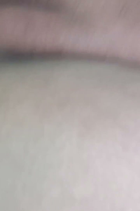 Můj manžel mi vystříkal kundičku poté, co jsem šukala s jeho přítelem