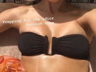 Jessica alba - 穿着比基尼的性感身体，2019-04-30