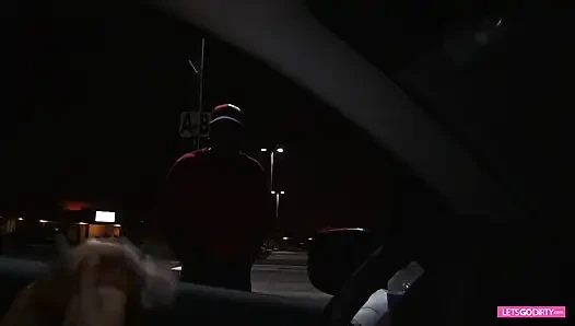 Cewek cantik suka berhubungan seks dengan kekasih kulit hitamnya