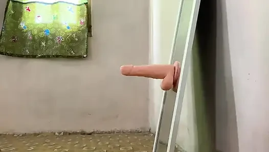 Yalnız kadın jumbo yarakla sikilmek istiyor