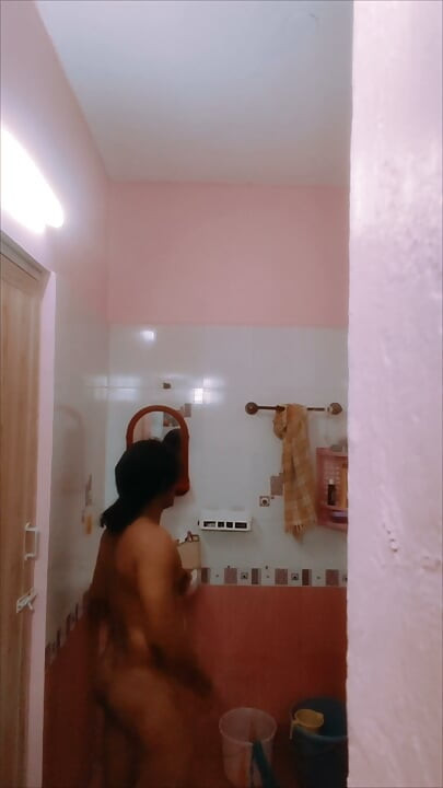 Video de Raji bañándose