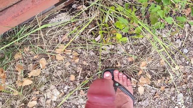 I had to piss. Accidently i hit my feet... so cool and warm