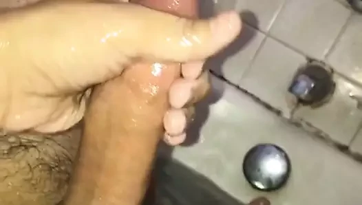 Büyük horoz twinks içinde banyo