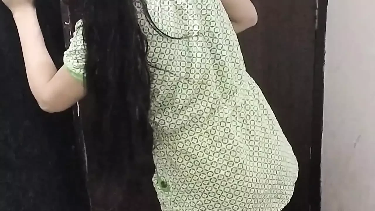 Aunty ki step daughter ko ghar me band kar ke pel diya
