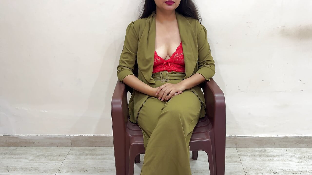 Azgın saara terfi için çalışanlarından sikiliyor Hintçe yeni xxx porno