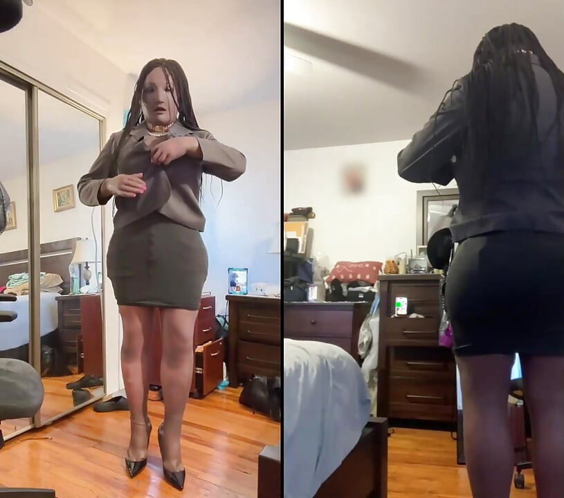 La black Danae se caresse la chatte dans une mini-jupe super minuscule