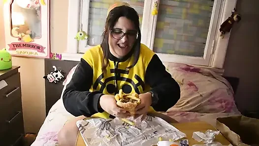 WICHsanleitung, wichst mich beim burger essen - bunny Looner