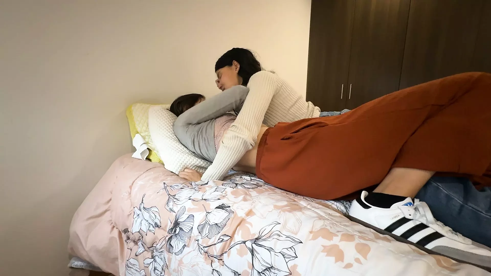Kita bermain untuk dapat bergambar lesbian