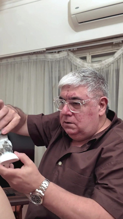 Я врач, и я должен проверить на моем пациенте Териан, который думает, что он один и не помнит, как говорить | Клип 1