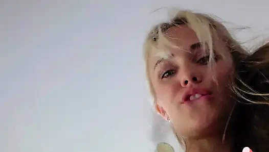 Close-up pirang dicukur