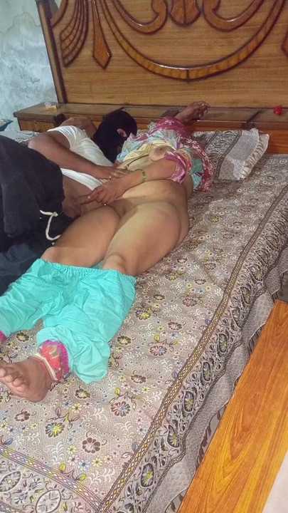 Ohromující okamžik od "Indické desi air hostess dívka sexu s cestujícím"