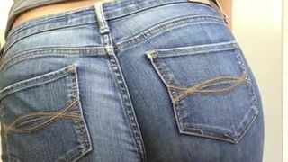 Большая жопа в джинсах