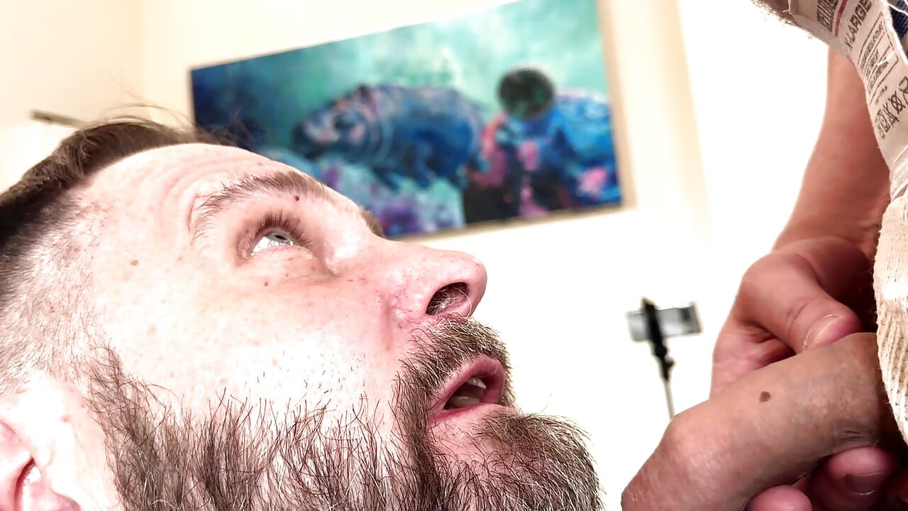 Musky Blue Collar Pušenje kurca - neobreženi radni čovek