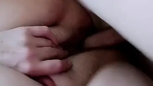 Stiefbrust schleicht sich in das zimmer der stiefschwester