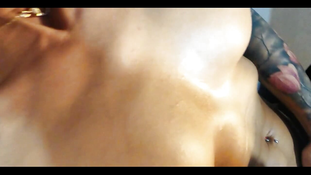 Fingering and Squirting in Bed