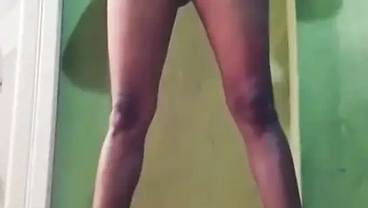 Bahut din baad aaj anguli se chut ka pani nikal rahi hun