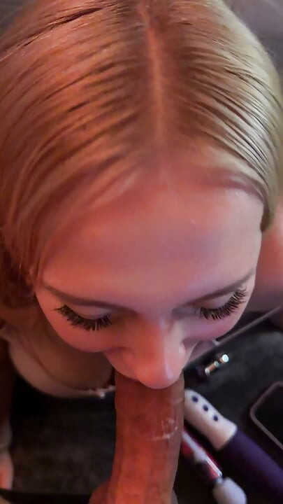 Stepsister gives SEDUCTIVE blowjob!!