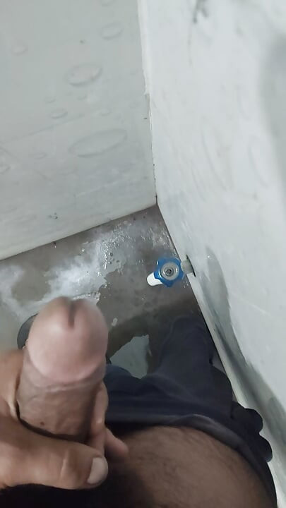 hastmaithun karte hue maal girate hue