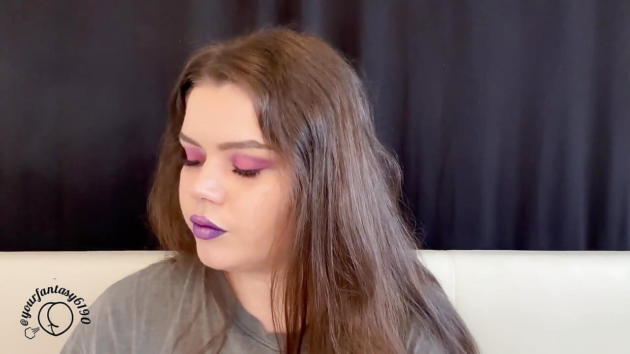 Seducție cu fum de mov: prim-plan vaping și fumat