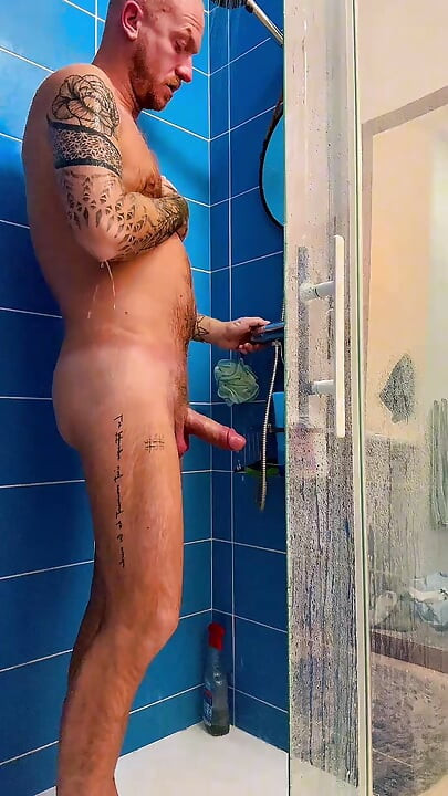 Dobry gorący prysznic