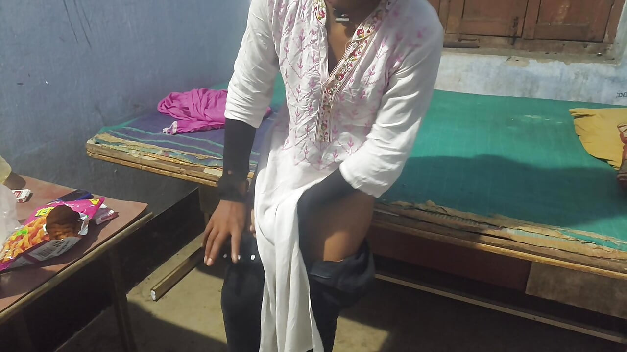 Desi 18 year old Village teen girls first time sex video