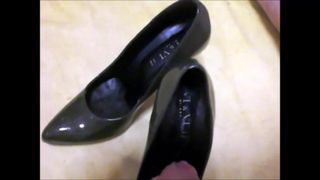 Cumming in friend's heels (she knows)