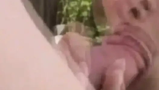 Brandon'ın havuz başı solo seansı