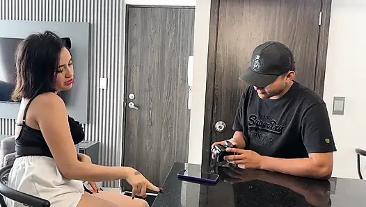 Garip büyük götlü bir kızla ilk fotoğraf çekimi ve sonunda içine boşalıyorum