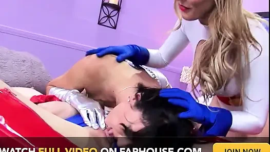 Birbirini Yalayan ve Seven Kızların Üçlüsü