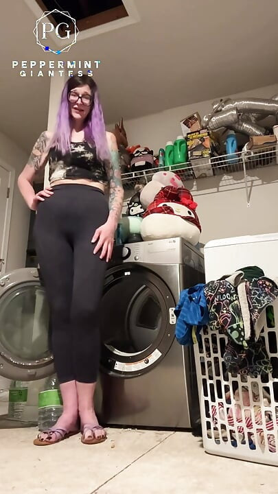 6'7 Barefoot Giantess Towers Over Everything at Home! Height Comparisons + Chores POV