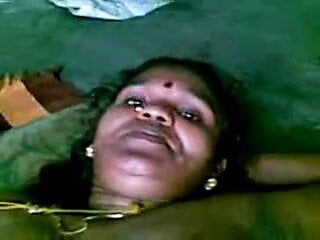 Mătușă Telugu 45 cu țâțe negre murdare și pizdă
