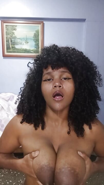 Horny twerk in a tiny thong
