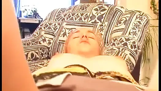 Amateur-schätzchen aus deutschland hat ihre muschi in pOV gefickt
