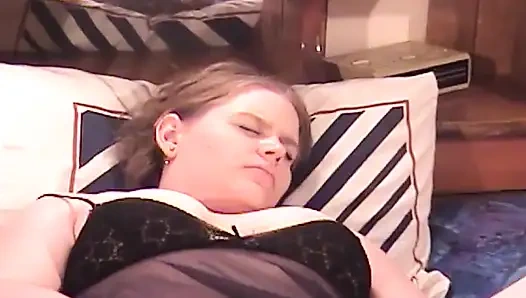 Mollige MILF liebt es, jungen harten schwanz zu versuchen