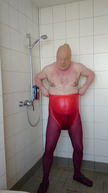 Pantyhose and Incontinence Trousers in the Shower