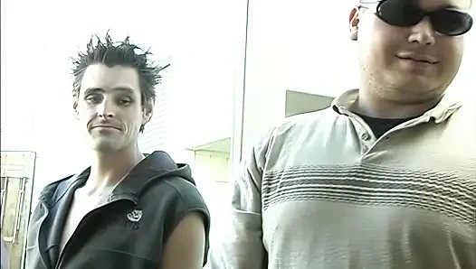 Ateşli kovboy kız sikişirken seyircisi var