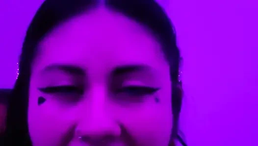 Güzel kız öğrenci Dherlydoll bana lezzetli bir gırtlağına kadar sakso çekiyor ve ağzına ıslak boşalma!