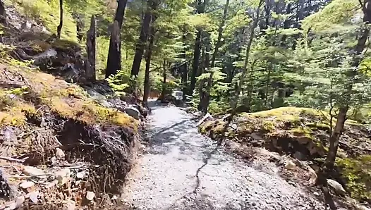 Ateşli yengem odamda tamamen mastürbasyon yaparken beni yakaladı