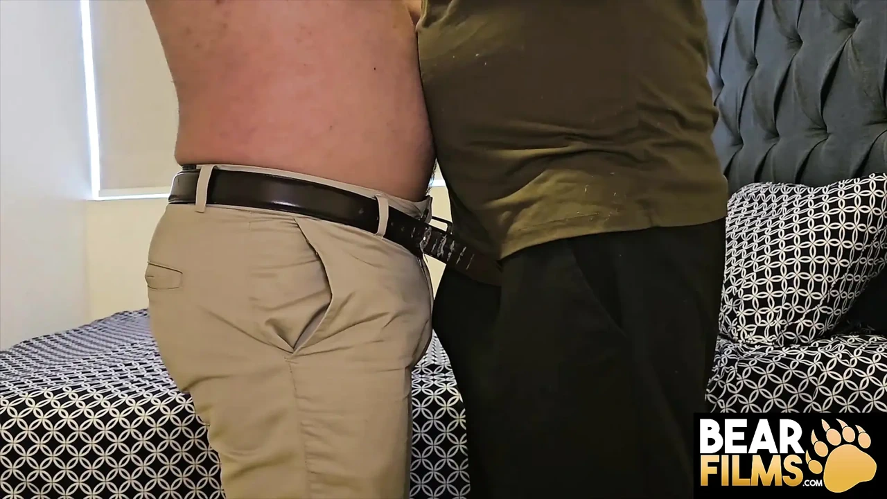 Bearfilms 饥渴的Tony Topmasag无鞍Chris Vers Horny屁股