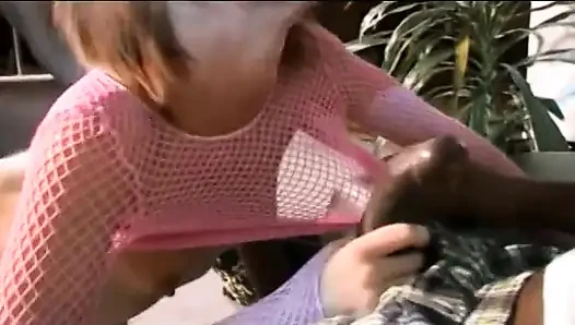 Kontol besar pria kulit hitam dengan tubuh langsing rambut cokelat dientot habis-habisan sama kontol raksasa pria kulit hitam