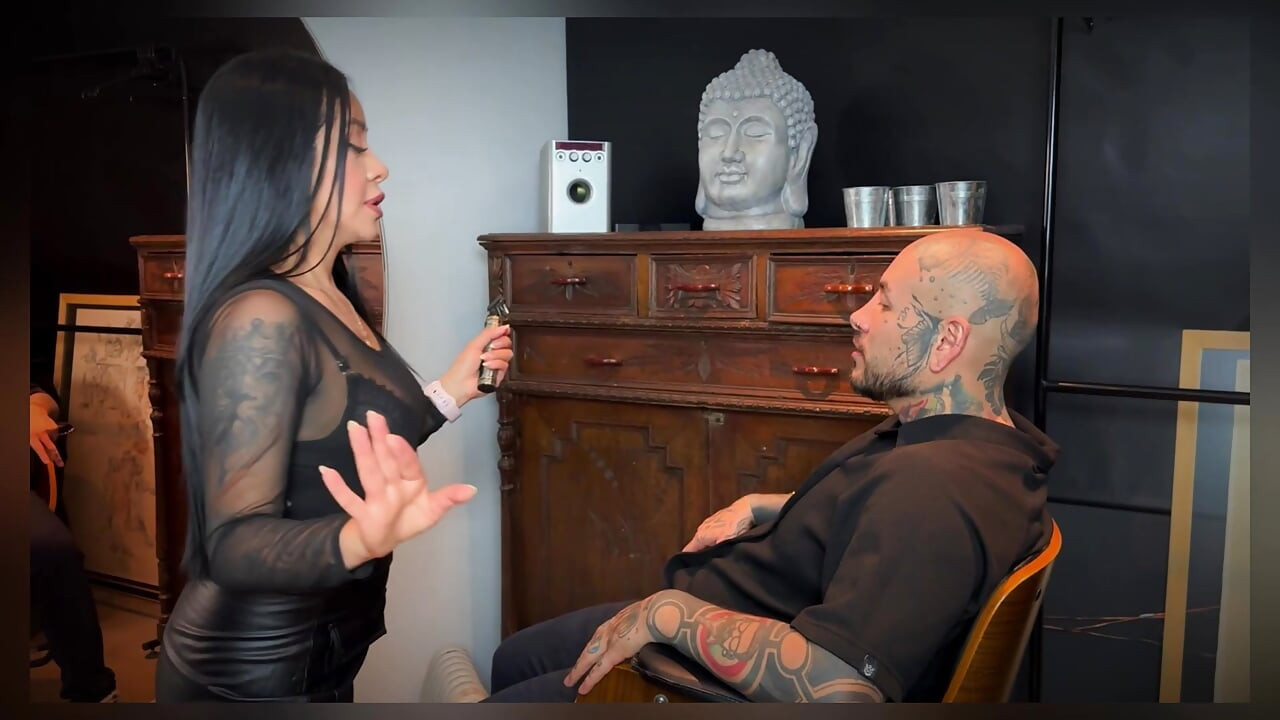 I Fuck the Hairdresser and Her Stepsister From Her Hairdresser