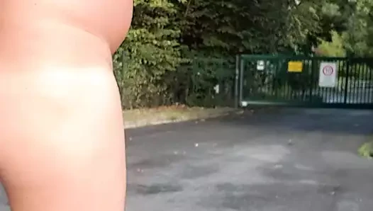 Morgendlicher Nackt Spaziergang