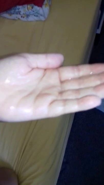 Hãy vào tay cô ấy