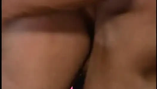 Memek pink si cewek nakal rambut pirang ini dientot habis-habisan sampai dicrot di muka