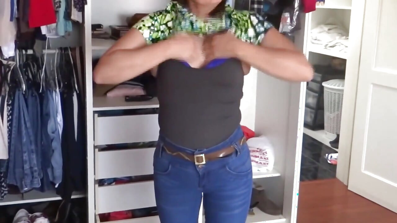 Stepson asks stepmother to masturbate to fuck her and she accepts