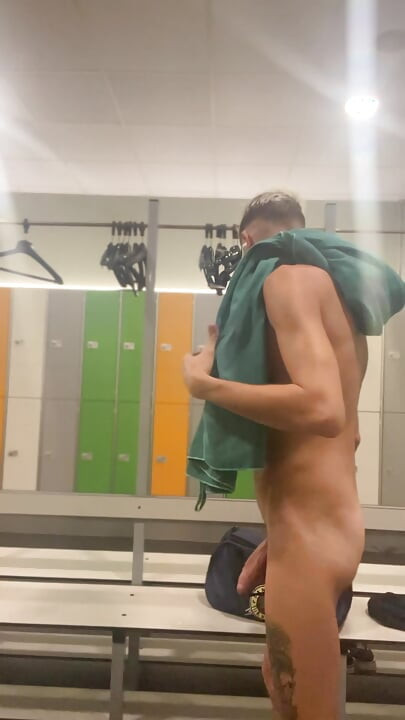 Skoro uhvaćen kako u svlačionici teretane