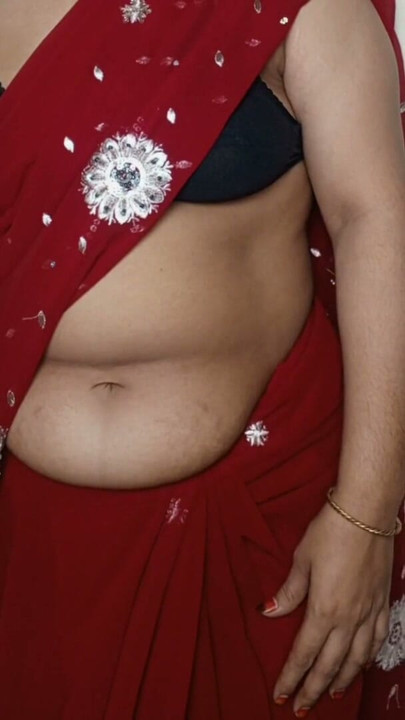 Beautiful Girl Red Saree Big Boobs Press – Indian Desi Hot Video | Clip 2
