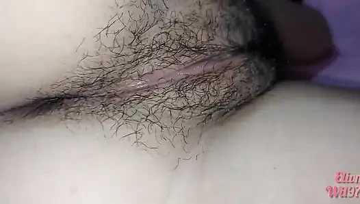 Adik tiriku yang sange di ranjang orang tuaku