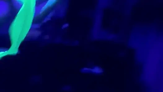 Zoey Portland получает большой член в задней части клуба