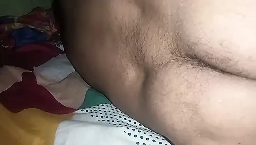 Desi pooja bhabhi berhubungan seks dengan lampu mati